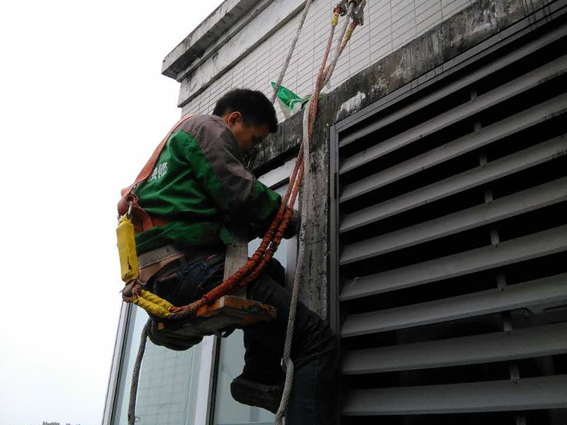 窗臺防水堵漏方法科普，接縫處理到位防