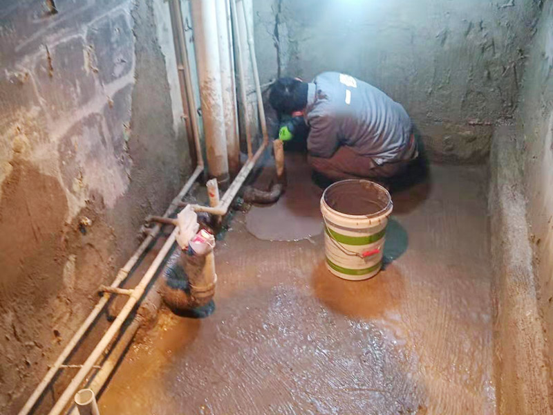 新裝的房子地板漏水，地板漏水怎么解決