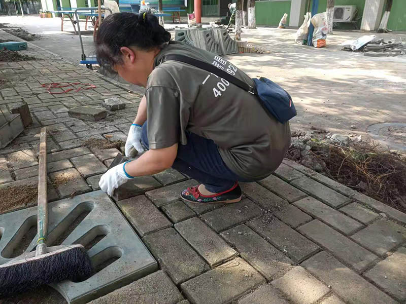 路邊地磚石材鋪裝施工流程有什么？